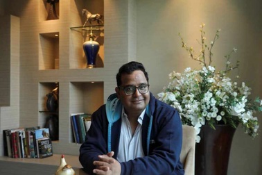 Từ chàng trai "ế vợ" vì thu nhập thấp thành tỷ phú trẻ nhất Ấn Độ