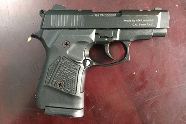 Bắt người đàn ông nổ súng vào đám đông