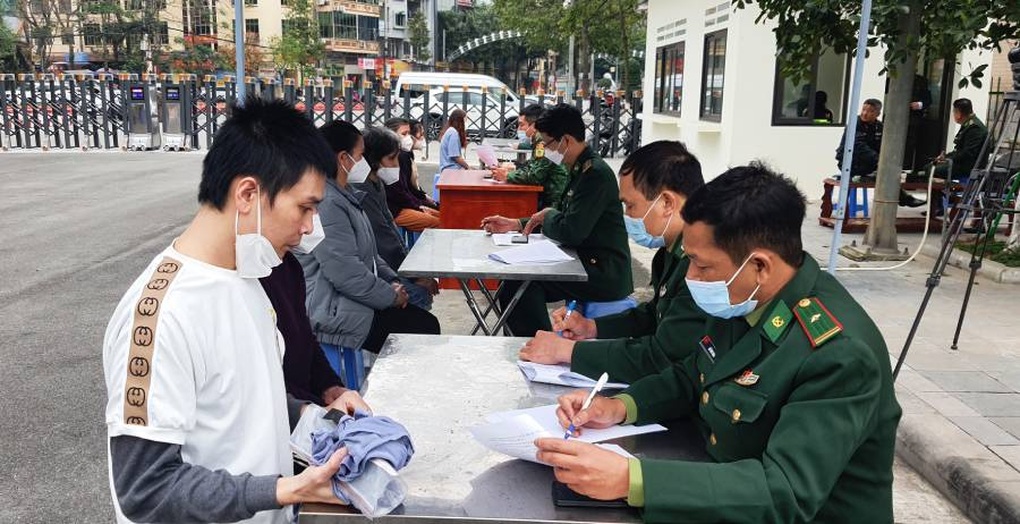 Lào Cai: Tiếp nhận 117 người làm thuê trái phép do Trung Quốc trao trả - 2 Lào Cai: Tiếp nhận 117 người làm thuê trái phép do Trung Quốc trao trả - 2