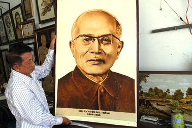 Hơn 20.000 bức tranh được vẽ bằng... mỏ hàn điện