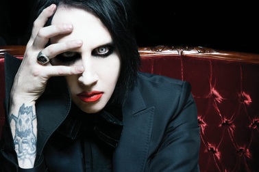Rocker Marilyn Manson bất ngờ gặp tai nạn sân khấu