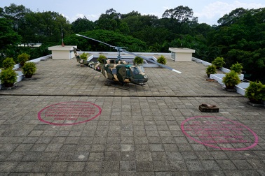 Ngắm trực thăng, xe tăng trong Dinh Độc Lập