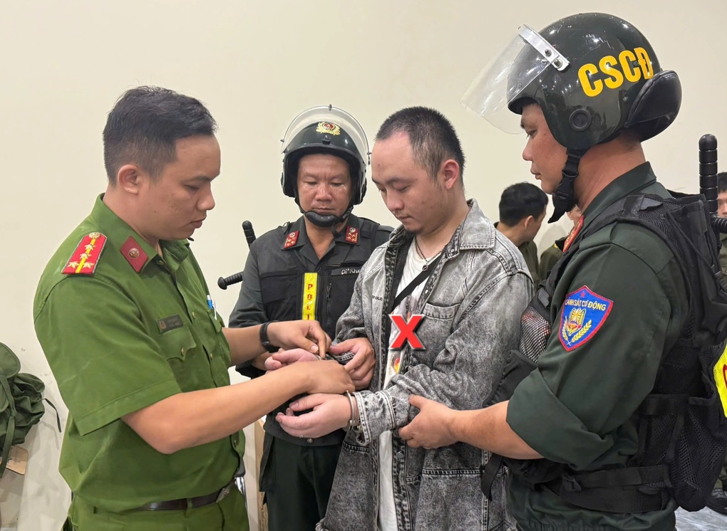 31 người Trung Quốc ngụy trang cửa hàng tiện lợi thành ổ lừa đảo ở TPHCM - 2 31 người Trung Quốc ngụy trang cửa hàng tiện lợi thành ổ lừa đảo ở TPHCM - 2