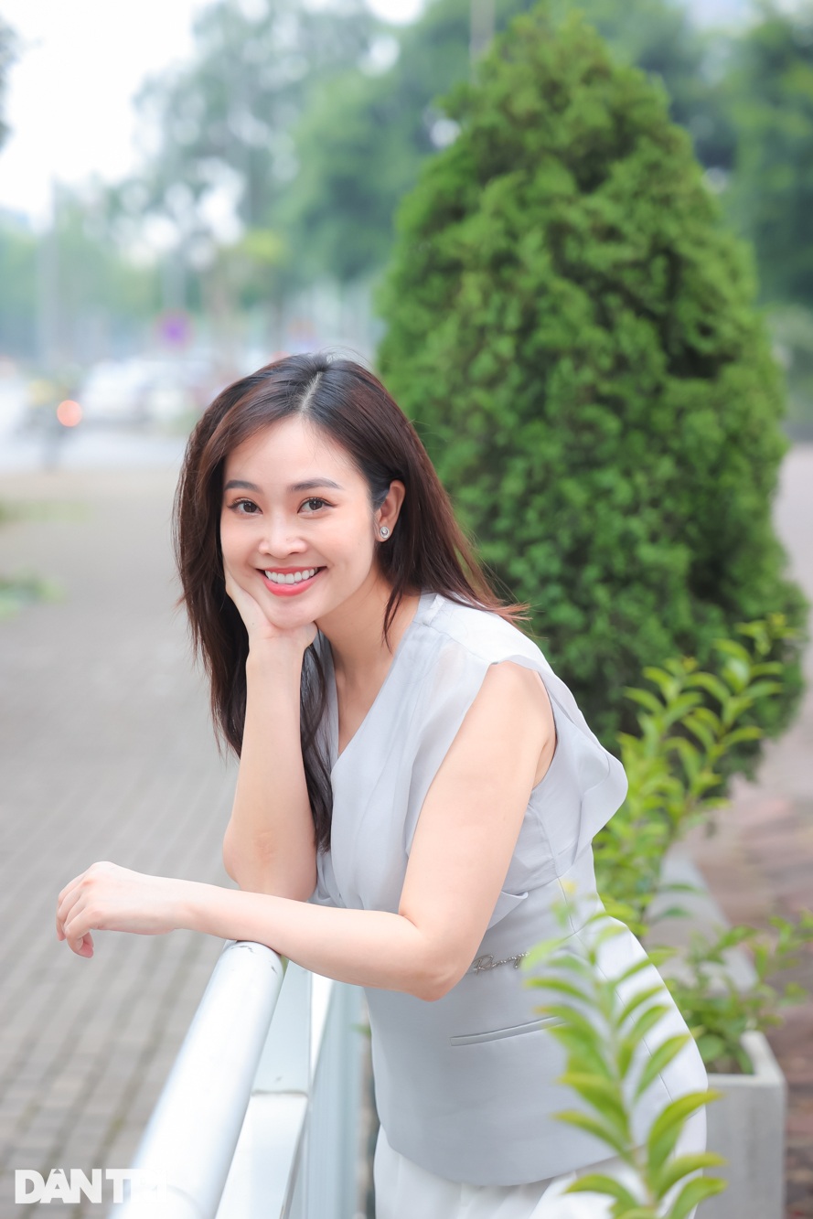 MC Thùy Linh VTV: Chồng kém 5 tuổi cưng chiều, U40 không áp lực sinh con - 6