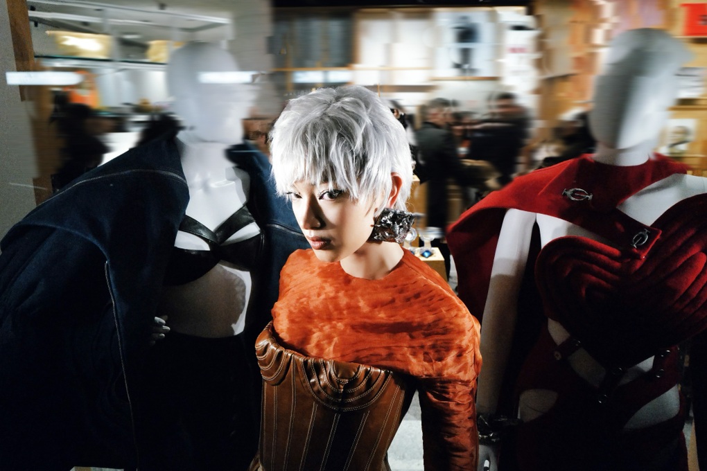 Châu Bùi khác lạ trong thiết kế của Phan Đăng Hoàng tại Milan Fashion Week - 1 Châu Bùi khác lạ trong thiết kế của Phan Đăng Hoàng tại Milan Fashion Week - 1