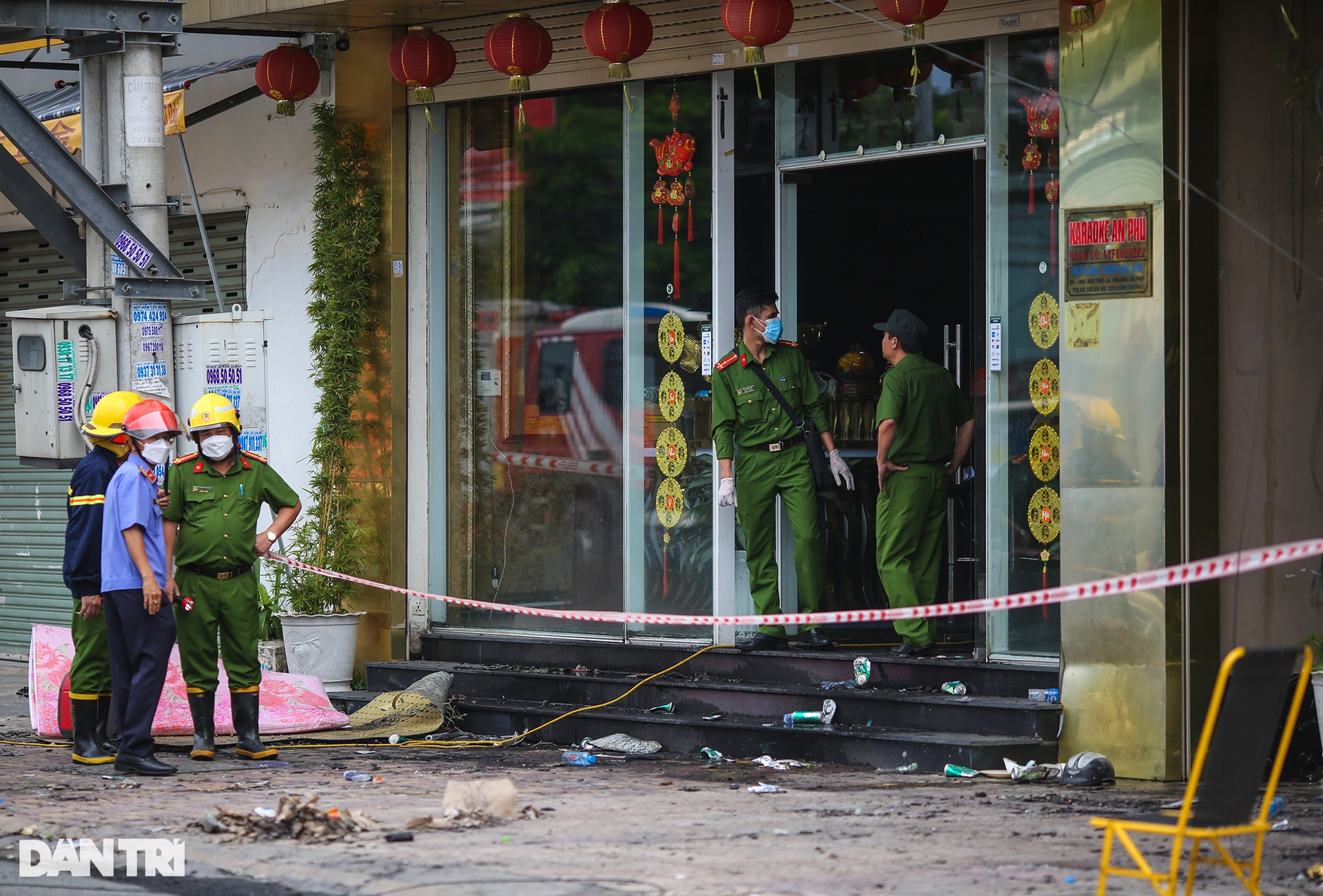 Phó Thủ tướng Vũ Đức Đam thị sát hiện trường vụ cháy khiến 32 người chết - 3 Phó Thủ tướng Vũ Đức Đam thị sát hiện trường vụ cháy khiến 32 người chết - 3