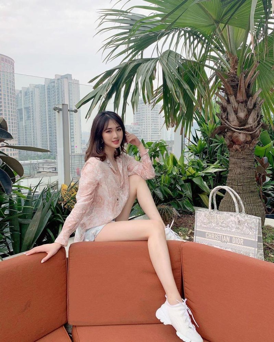 Được hậu thuẫn khủng, công chúa Huawei vẫn mờ nhạt trong làng giải trí - 13 Được hậu thuẫn khủng, công chúa Huawei vẫn mờ nhạt trong làng giải trí - 13