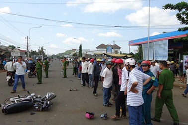 Xe gắn máy tông nhau, 3 người thương vong