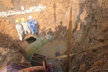 Đường ống dẫn nước sạch sông Đà vỡ lần thứ 11