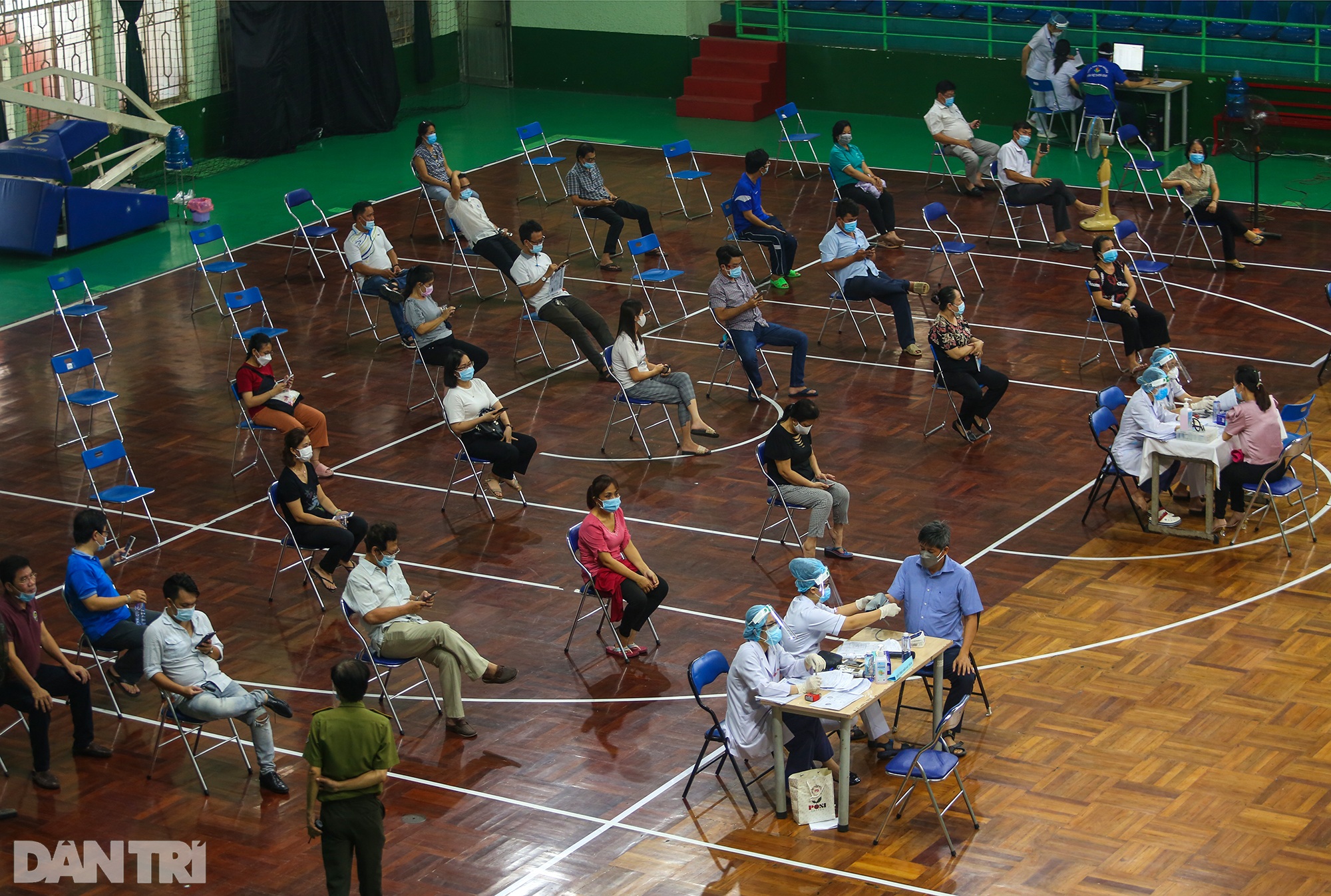 TPHCM dùng trường học, nhà thi đấu để tiêm vắc xin Covid-19 cho 1 triệu dân - 6 TPHCM dùng trường học, nhà thi đấu để tiêm vắc xin Covid-19 cho 1 triệu dân - 6