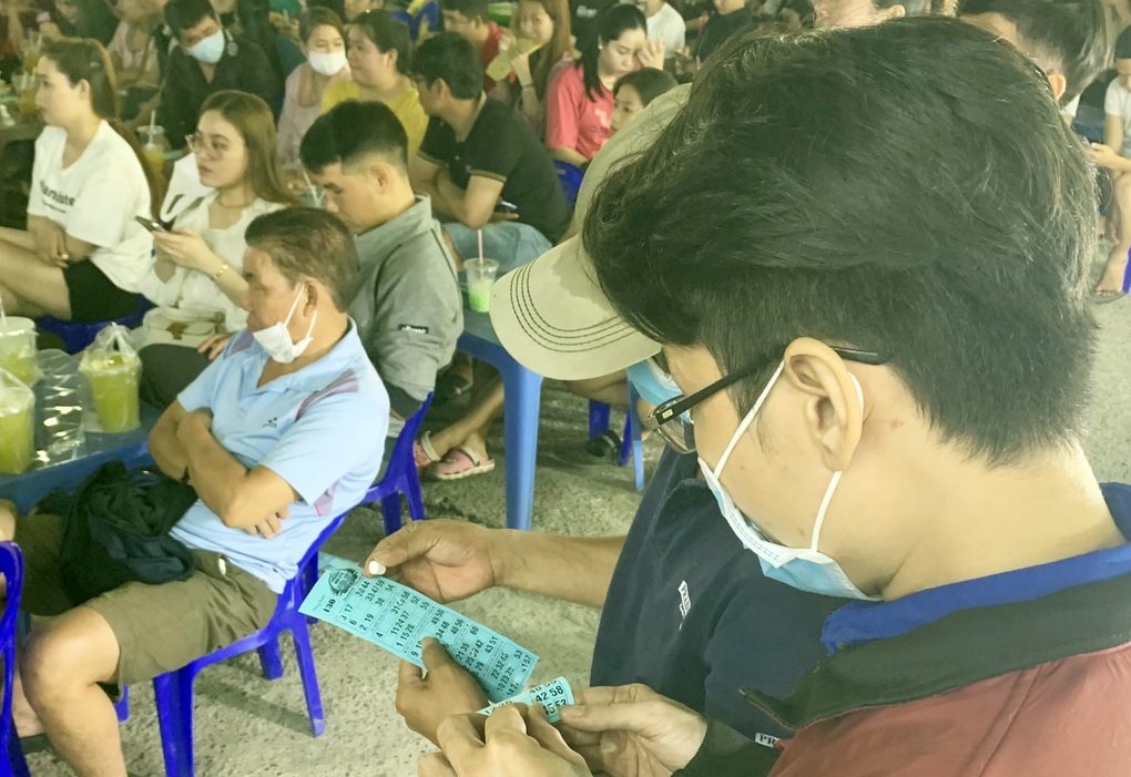 Hội chợ lô tô núp bóng cờ bạc ở Bình Dương đã tạm dừng hoạt động - 1 Hội chợ lô tô núp bóng cờ bạc ở Bình Dương đã tạm dừng hoạt động - 1