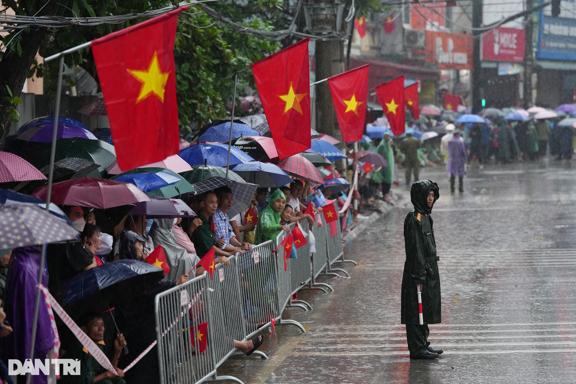 Người dân cả nước hướng về Điện Biên trong ngày hội mừng Chiến thắng - 13 Người dân cả nước hướng về Điện Biên trong ngày hội mừng Chiến thắng - 13