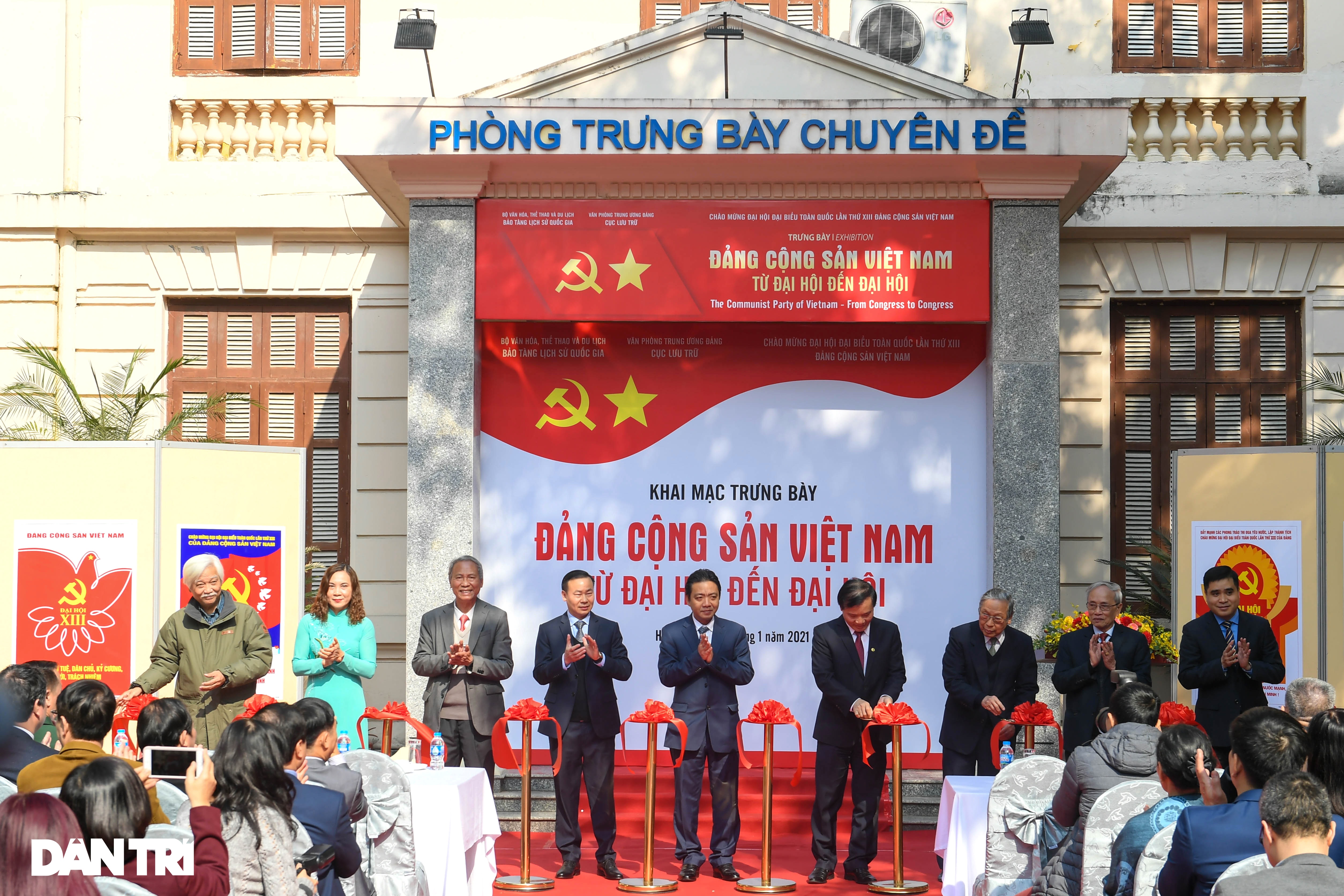 Trưng bày chuyên đề: Đảng Cộng sản Việt Nam - Từ Đại hội đến Đại hội - 1 Trưng bày chuyên đề: Đảng Cộng sản Việt Nam - Từ Đại hội đến Đại hội - 1