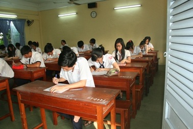 Đình chỉ nữ giám thị tát thí sinh