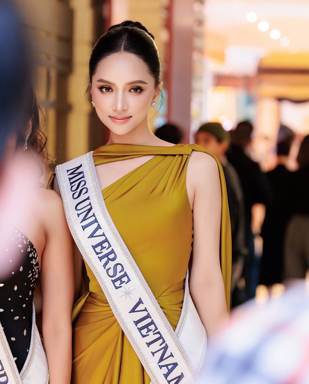 Hương Giang quyến rũ dự tiệc tối Hoa hậu Hoàn vũ giữa sóng gió đấu tố - 3