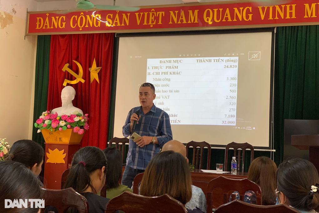 Vụ suất ăn bán trú lèo tèo rau cá: Phụ huynh không chấp nhận lời xin lỗi - 2 Vụ suất ăn bán trú lèo tèo rau cá: Phụ huynh không chấp nhận lời xin lỗi - 2