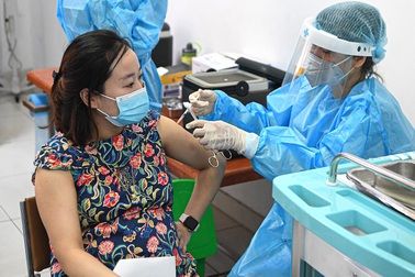 Quy trình tiêm vắc xin ngừa Covid-19 cho hơn 1.000 thai phụ ở Hà Nội