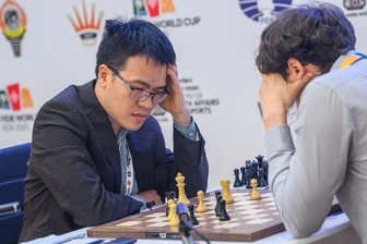 Lê Quang Liêm tan vỡ giấc mơ vào tứ kết World Cup cờ vua 2025
