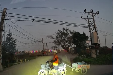 Ô tô phanh dúi dụi trong tình huống giao thông phổ biến trên "đường làng"