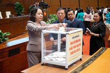 Quốc hội tưởng niệm người tử vong do thiên tai và ủng hộ đồng bào vùng lũ