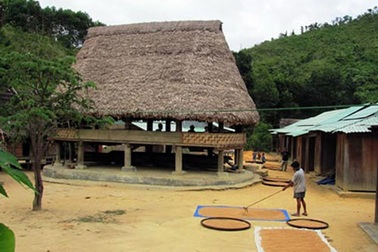 Làng đẻ con trên võng