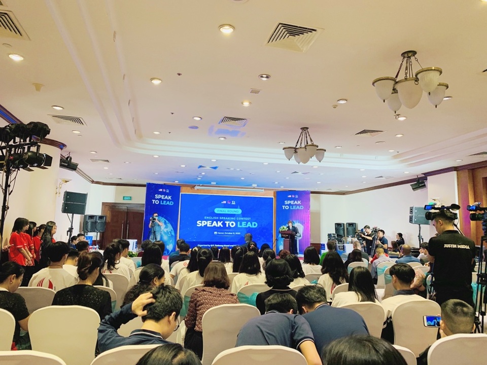 Học sinh 5 tỉnh tranh tài hùng biện tiếng Anh về quan hệ Việt - Mỹ - 1 Học sinh 5 tỉnh tranh tài hùng biện tiếng Anh về quan hệ Việt - Mỹ - 1
