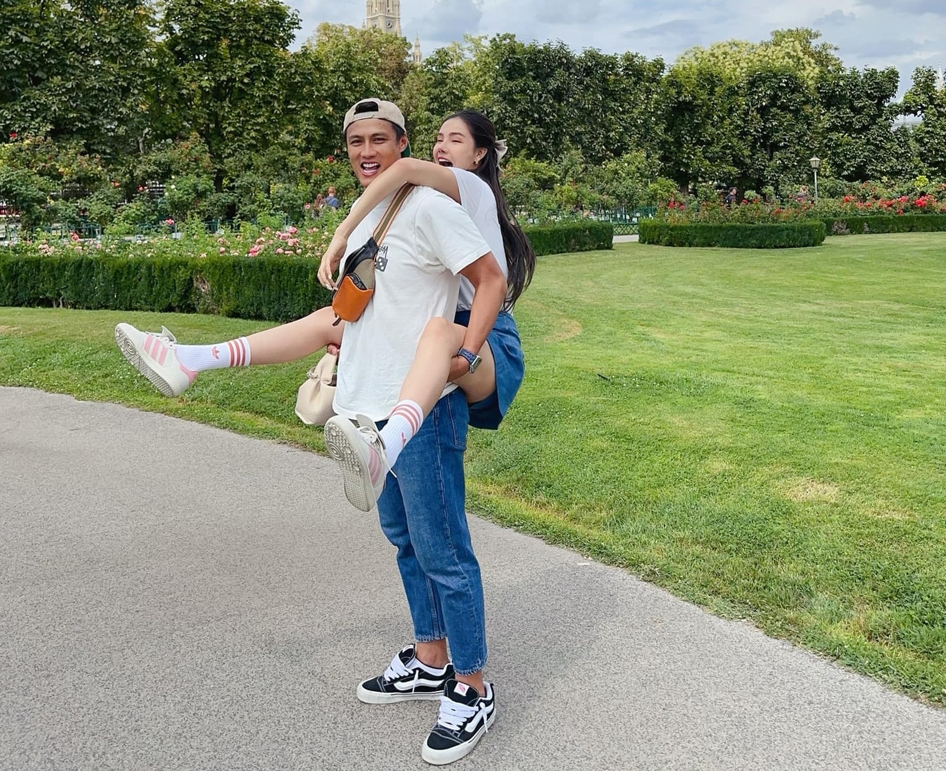 Hôn nhân vượt thị phi của cầu thủ Mạc Hồng Quân và người mẫu cao 1,78m - 5