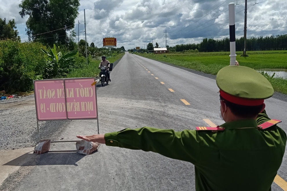 Cách ly tập trung ngay người về Cà Mau từ TPHCM và 5 tỉnh - 1