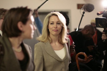 Cựu điệp viên CIA muốn mua lại Twitter để cấm tài khoản Tổng thống Trump