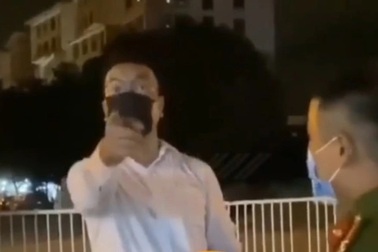 Người xưng "tao là VTV, tiến sĩ" gây rối tại chốt kiểm dịch có bằng tiến sĩ