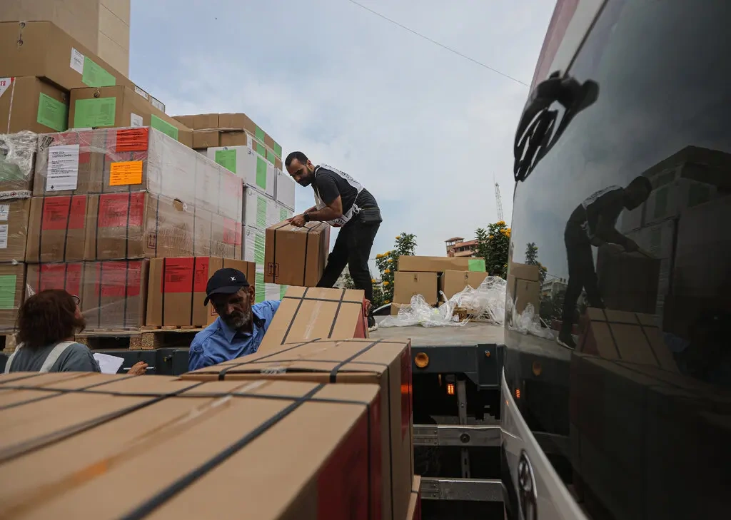 34 שעות של פחד עבור תושבי עזה מנותקים מהעולם - 2 34 giờ sợ hãi của người Gaza khi bị cắt kết nối với thế giới - 2