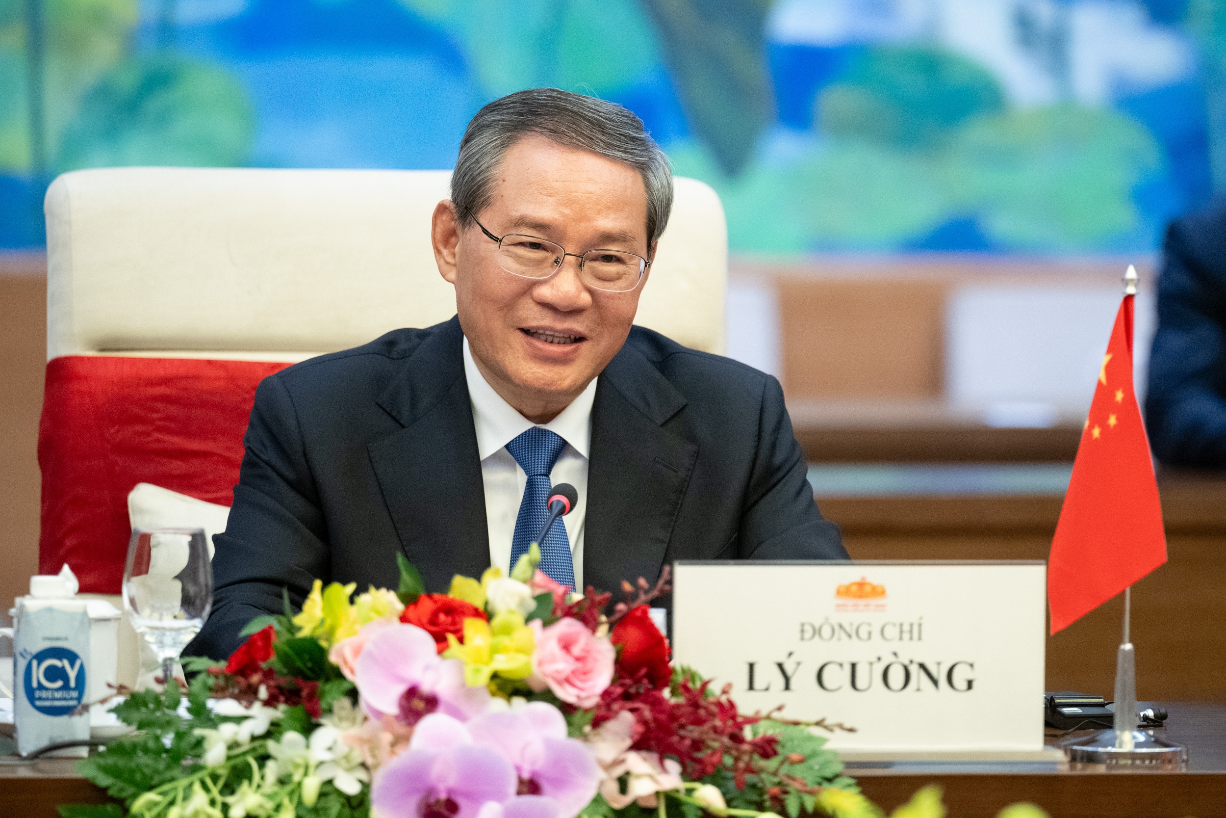 Vietnam och Kina befinner sig i ett skede av djupgående och betydande utveckling - 3 Việt Nam và Trung Quốc đang ở vào giai đoạn phát triển sâu sắc và thực chất - 3