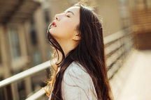 Tôi sửng sốt khi vợ của người yêu cũ nhắn tin dọa dẫm