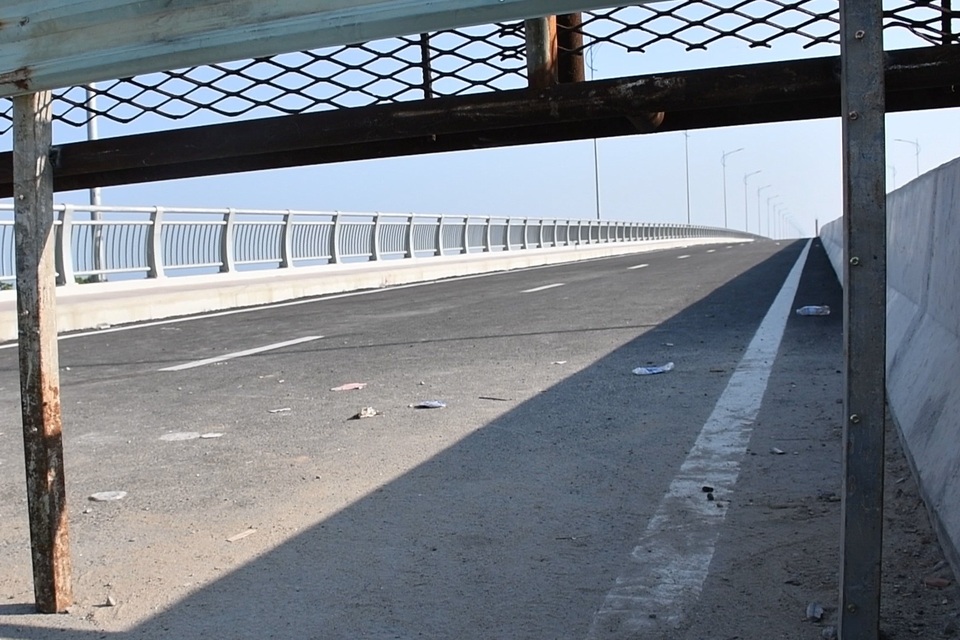 Cầu nghìn tỷ cửa đóng then cài sau 4 tháng thông xe kỹ thuật - 4 Cầu nghìn tỷ cửa đóng then cài sau 4 tháng thông xe kỹ thuật - 4