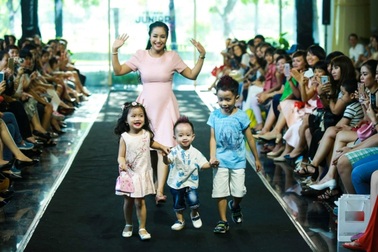 Sao Việt cùng con khuấy đảo sàn catwalk