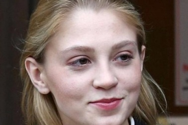 Đâm bạn trai, cô gái Anh được thả vì “quá giỏi để đi tù”