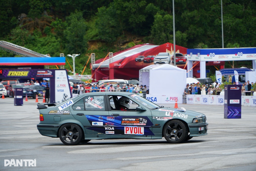 26 tay đua ô tô Gymkhana lần đầu xuất hiện ở Thanh Hóa - 1 26 tay đua ô tô Gymkhana lần đầu xuất hiện ở Thanh Hóa - 1