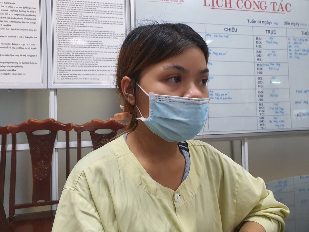 Bác sĩ quên Tết kêu gọi cứu giúp cô gái dân tộc Giáy ngã vào bếp lửa - 5 Bác sĩ quên Tết kêu gọi cứu giúp cô gái dân tộc Giáy ngã vào bếp lửa - 5