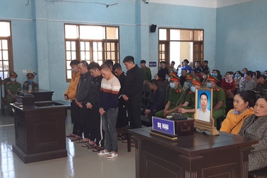 Tuyên án nhóm giang hồ tàng trữ vũ khí, bắt cóc, giết người...