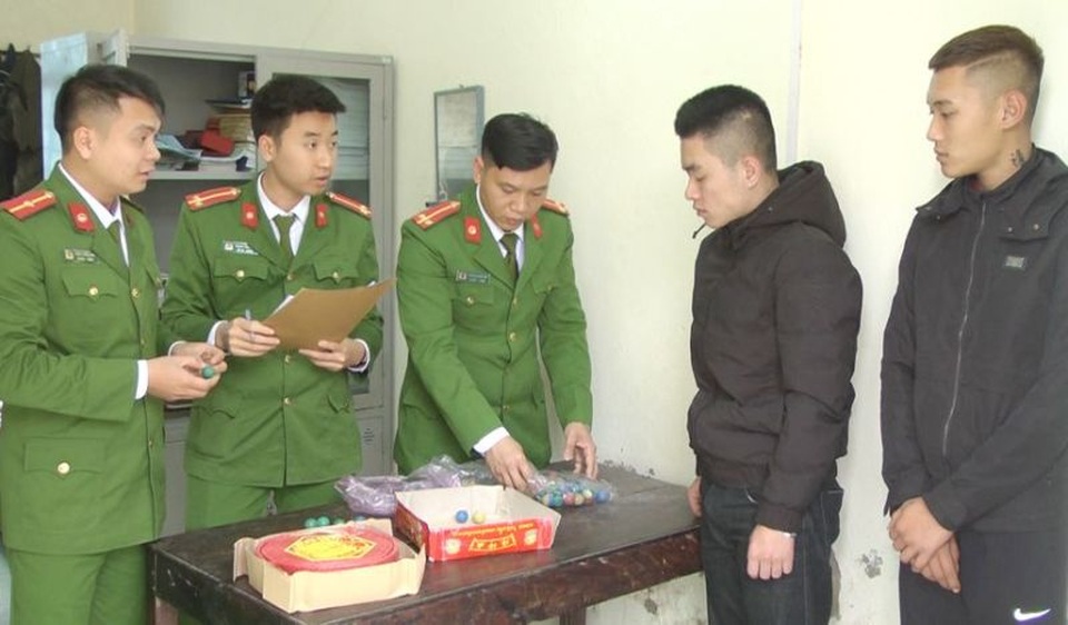 Mua pháo về rao bán trên mạng xã hội - 1 Mua pháo về rao bán trên mạng xã hội - 1