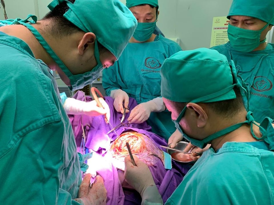 Bé 4 tuổi ngã đập đầu xuống đất phải mở hộp sọ, lời cảnh tỉnh cho cha mẹ - 1 Bé 4 tuổi ngã đập đầu xuống đất phải mở hộp sọ, lời cảnh tỉnh cho cha mẹ - 1