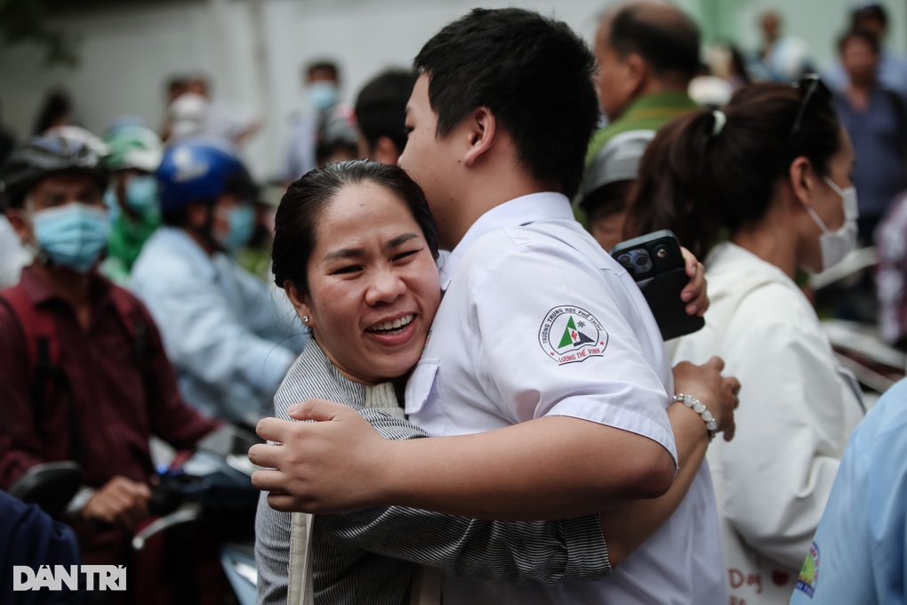 TPHCM công bố điểm thi lớp 10: Tiếng Anh nhiều điểm 10, bất ngờ môn văn - 1 TPHCM công bố điểm thi lớp 10: Tiếng Anh nhiều điểm 10, bất ngờ môn văn - 1