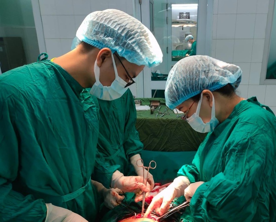 Phẫu thuật lấy thai thành công cho thai phụ có 2 tử cung hiếm gặp - 1 Phẫu thuật lấy thai thành công cho thai phụ có 2 tử cung hiếm gặp - 1