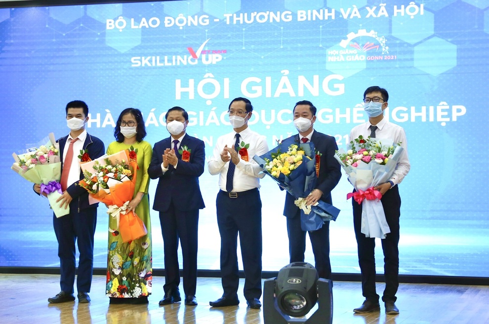 Khai mạc Hội giảng nhà giáo giáo dục nghề nghiệp toàn quốc năm 2021 - 8 Khai mạc Hội giảng nhà giáo giáo dục nghề nghiệp toàn quốc năm 2021 - 8