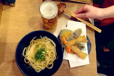 Khách trên tàu Diamond Princess bị chỉ trích khi vô tư tới nơi đông người