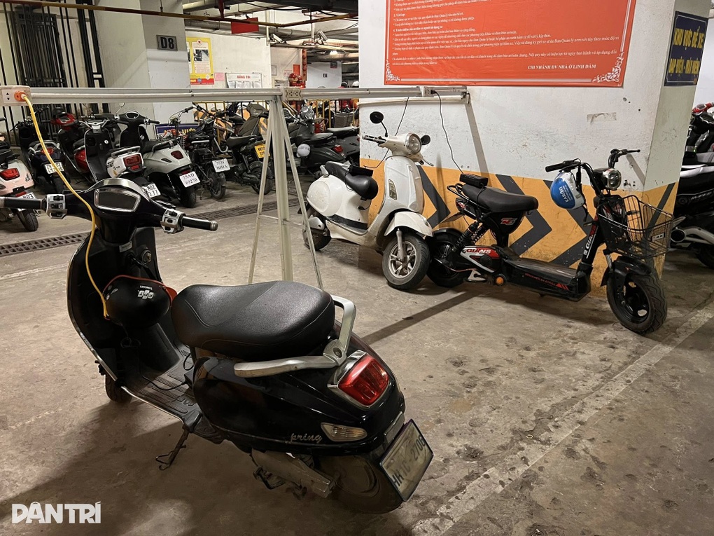 Chung cư Hà Nội cấm gửi xe điện: Bùng nổ tranh cãi trong nhóm cư dân - 2 Chung cư Hà Nội cấm gửi xe điện: Bùng nổ tranh cãi trong nhóm cư dân - 2