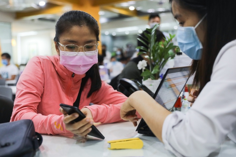Chứng khoán sốt xình xịch, mơ làm giàu có dễ? - 4 Chứng khoán sốt xình xịch, mơ làm giàu có dễ? - 4