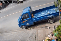 Xe tải quay đầu gây tai nạn ở Bình Dương