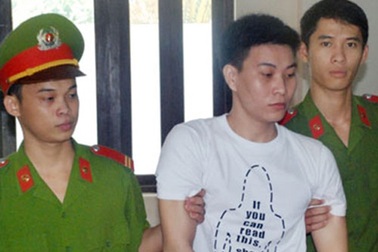 Tỏ tình bị từ chối, hắt xăng đốt người trong mộng