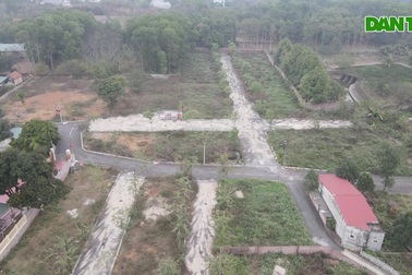 Nhiều khu đất nền vùng ven Hà Nội bỏ hoang sau sốt đất